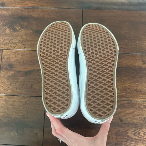 Vans white sneakers women’s size 10 - Picture 4 of 5